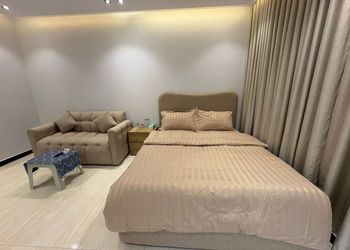 استديو بأثاث مريح وبسيط 