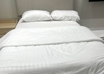 استديو بسرير ماستر وجلسة مريحة