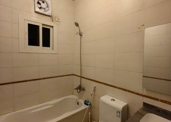 استديو بأثاث مريح وبسيط
