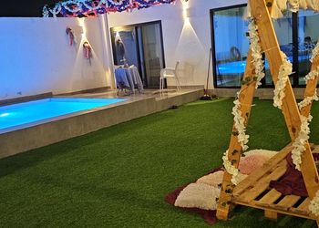 شاليه بمسطح اخضر ومسبح 