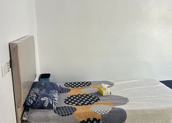 استديو بأثاث مريح وبسيط