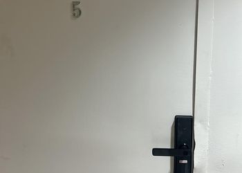 استديو بدخول ذاتي وسرير مريح 
