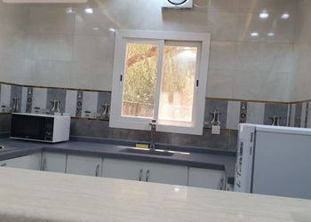 دور سكني مع منتجع كبير 