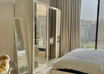 استديو بسرير ماستر وجلسة جانبية 