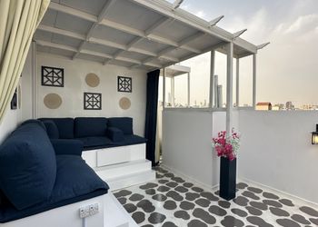 استديو بسرير ماستر وجلسة خارجية 
