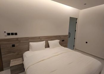 استديو بأثاث مريح وبسيط 