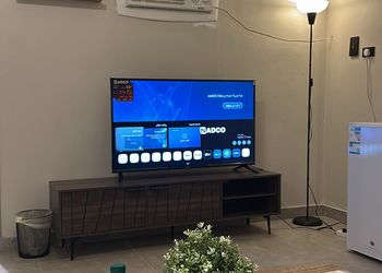 شقة بصالة مريحة وغرفتين نوم 
