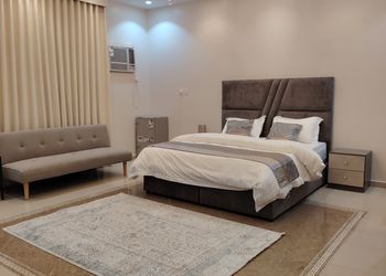 استديو بأثاث مريح وبسيط 
