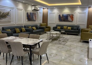 شاليه بمسطح اخضر وجلسة خارجية 