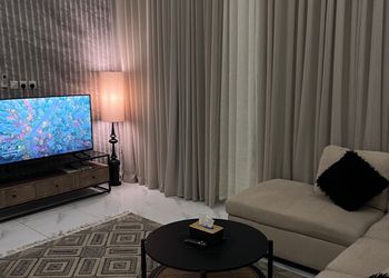 شقة بغرفة معيشة وغرفة نوم 