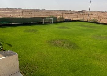 شالية بجلسة خارجية و مسبح داخلي
