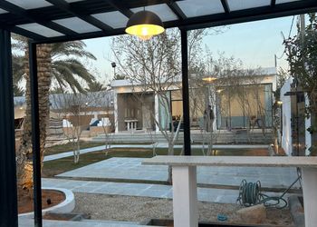 استراحة بمسبح خارجي وجلسة خارجية