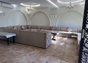استراحة بمسطح اخضر والعاب اطفال