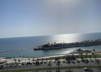 شقة باطلاله على البحر