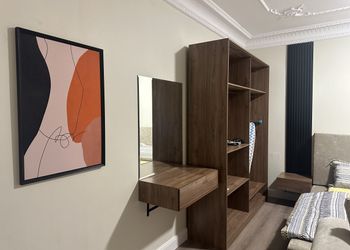 استديو بأثاث مريح وبسيط 
