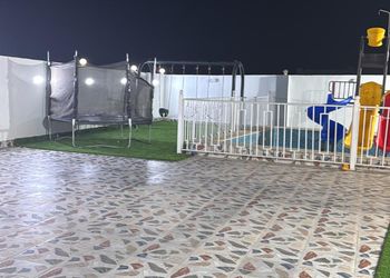 استراحة بمسطح اخضر والعاب مائية
