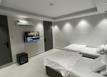 استديو هادئ بأثاث مريح