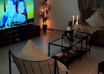 شقة بغرفة معيشة وغرفة نوم 