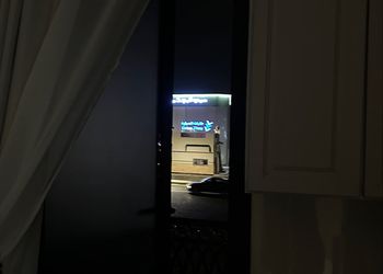 شقة بغرفة معيشة وغرفة نوم 