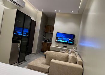استديو بسرير ماستر وجلسة جانبية