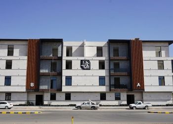 شقة ثلاث غرف نوم وصالة 