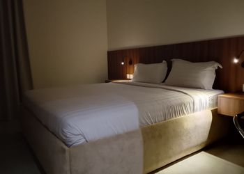 استديو بأثاث مريح وبسيط