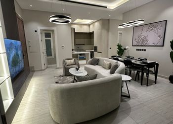 شقة بتصميم فاخر ودخول ذاتي 