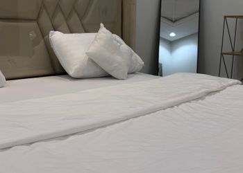 استديو بسرير ماستر وجلسة جانبية