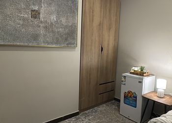 استديو بسرير ماستر وجلسة جانبية 