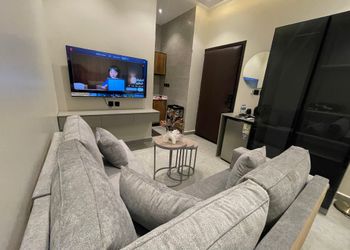 استديو بسرير ماستر وجلسة جانبية