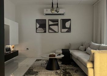 شقة بتصميم هادئ ودخول ذاتي 