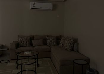 استديو بسرير ماستر وجلسة جانبية 