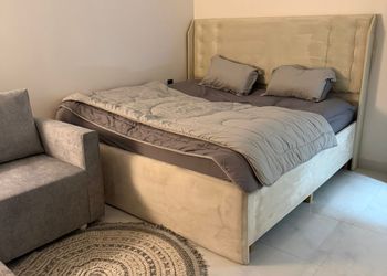 استديو بسرير ماستر وجلسة جانبية