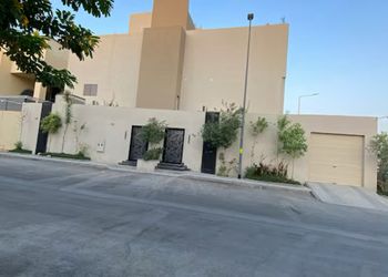  شقة ارضيه غرفتين نوم وصالة