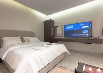 استديو بسرير ماستر وجلسة جانبية 