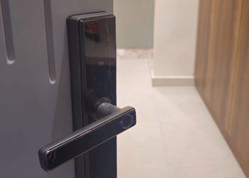 استديو بسرير ماستر وجلسة جانبية