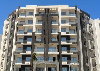 شاليه بمسطح اخضر ومجلس 