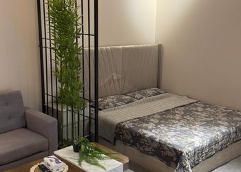 استديو بسرير ماستر وجلسة مريحة 