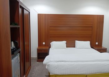 استديو بسرير ماستر 