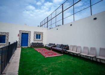 شاليه بجلسة خارجية ومسبح 