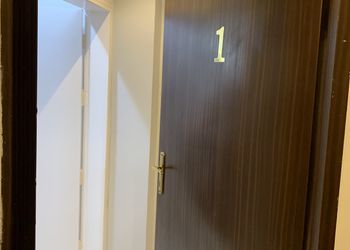 استديو بسرير ماستر وأثاث مريح 