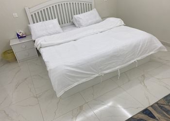 شقة بصالة وغرفتين نوم 