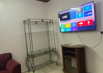 شقة بصالة أنيقة ودخول ذاتي