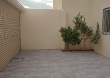 شاليه بمجلس وفناء خارجي 