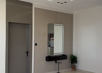 استراحة بمجالس واسعة وفناء خارجي