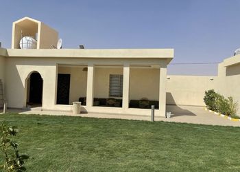 استراحة بمجلس تراثي ومسبح 