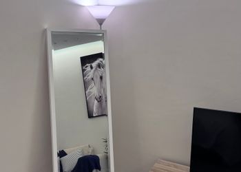 استديو هادئ بدخول ذاتي 
