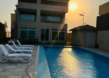 شاليه مطل على البحر و 4 غرف نوم