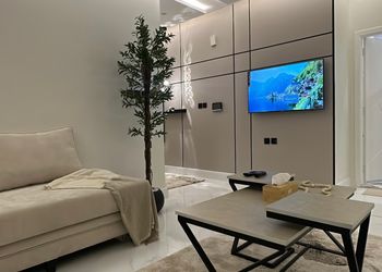 شقة بغرفتين وصاله ومطبخ دخول ذكي
