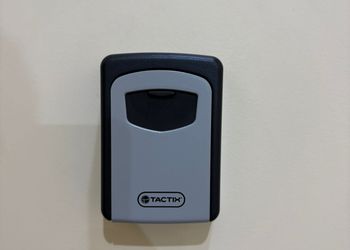 شقة بغرفتين نوم وصالة 